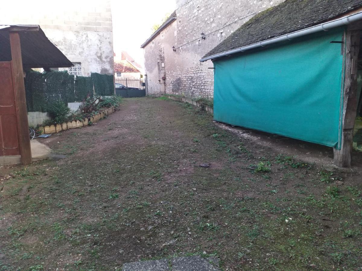 Maison Pour Nombreuses Personnes Pousseaux エクステリア 写真